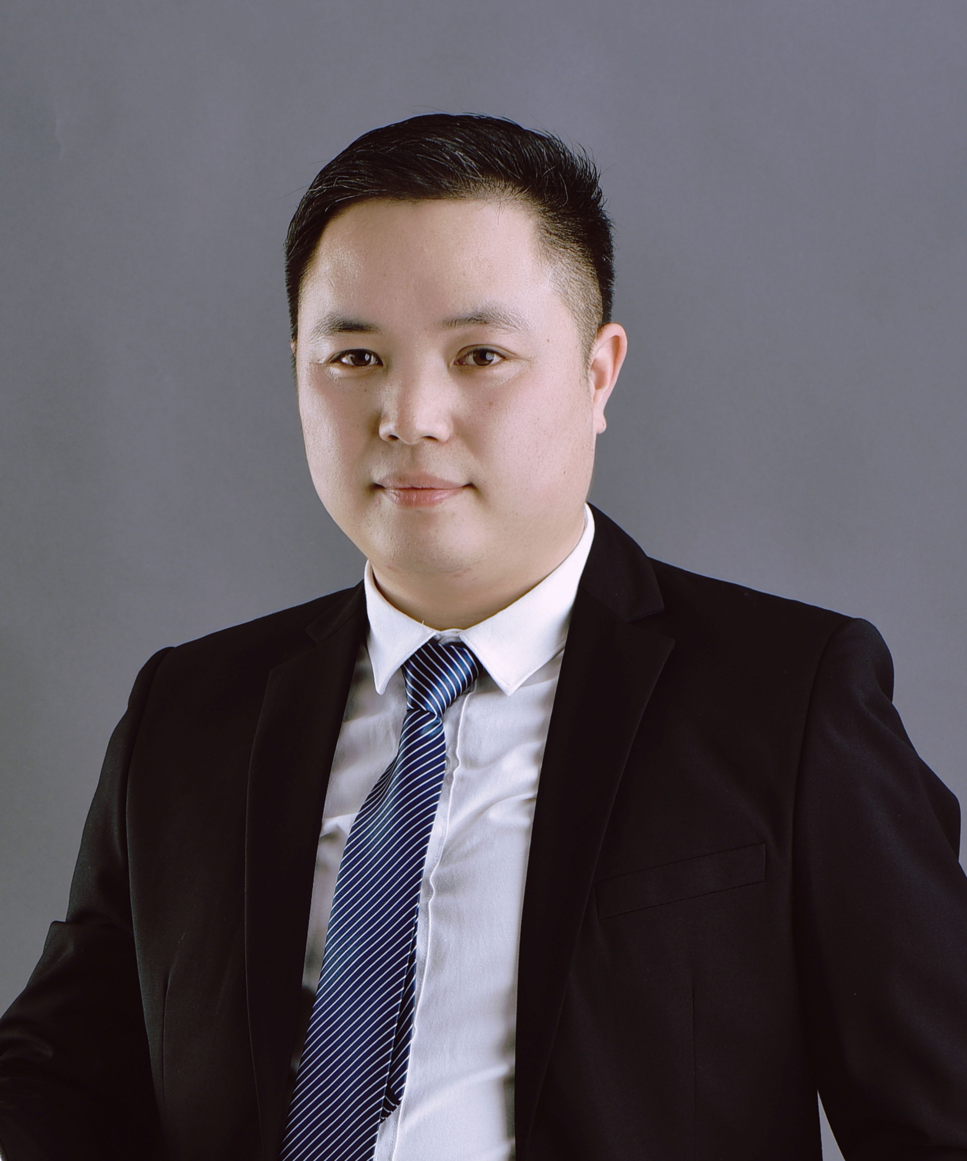 夏新辉